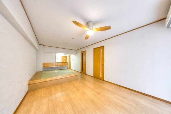 リビングダイニングキッチン　約１９．０帖