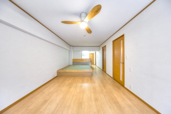 リビングダイニングキッチン　約１９．０帖