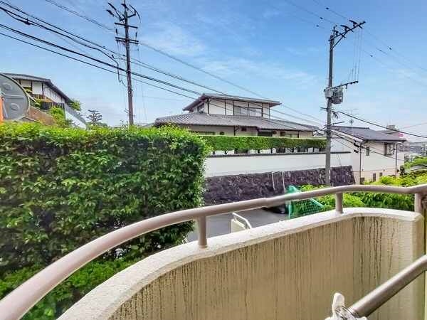 南東向きにつき、陽当たり・通風良好です。