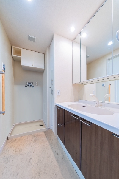 3面鏡洗面台(CGで作成したリフォームイメージです。)