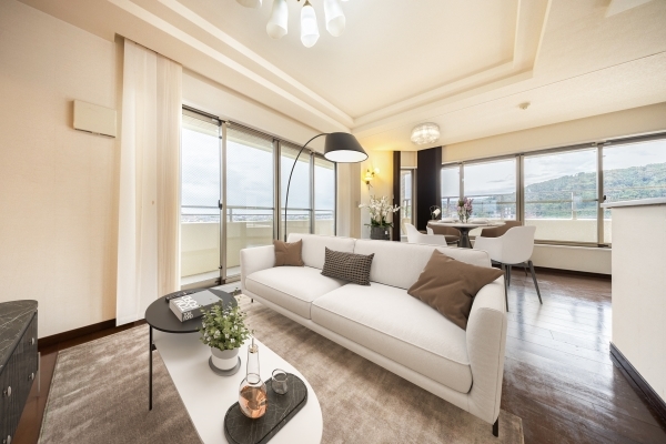 CGで作成したリフォーム・家具設置イメージです。南東、南西向きのリビングダイニングキッチン。