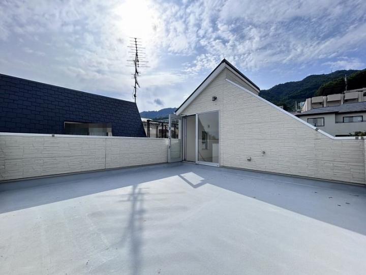 約23.5m2のルーフバルコニー付!(テープ測量です)