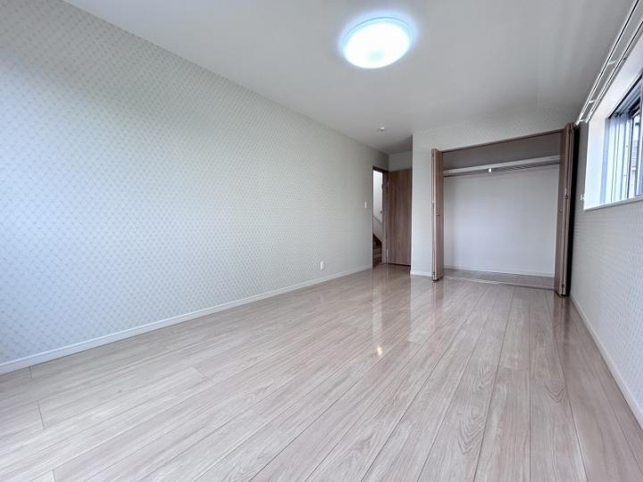 約8.0帖の洋室!クローゼット収納もございます。