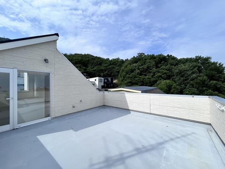 開放感のあるルーフバルコニー付です。(南西側より撮影)