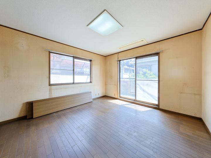 2階部分約8帖の洋室です!2面採光です!