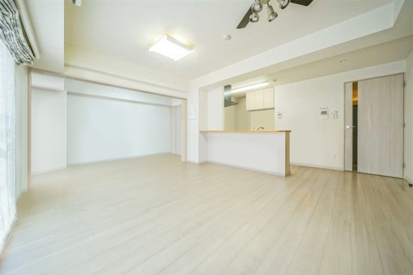 リビング（現況写真と間取り図面をもとにCGで作成したリフォームイメージです。）