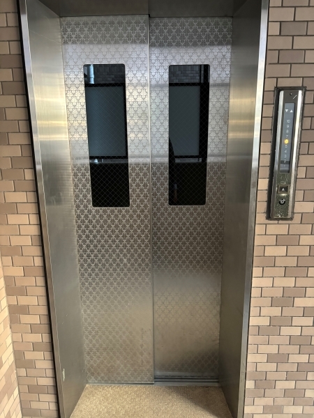 9人乗エレベーター