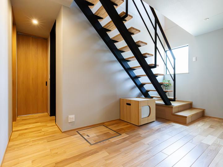 鉄骨階段を使用しています