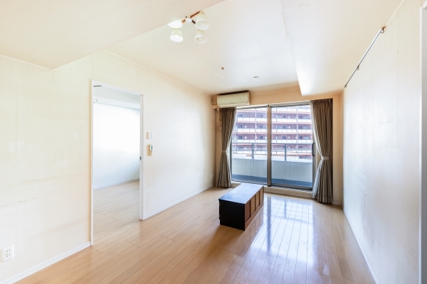 柱をバルコニー側に出したアウトポール設計のため家具の配置がしやすく、住空間を有効に使うことができます