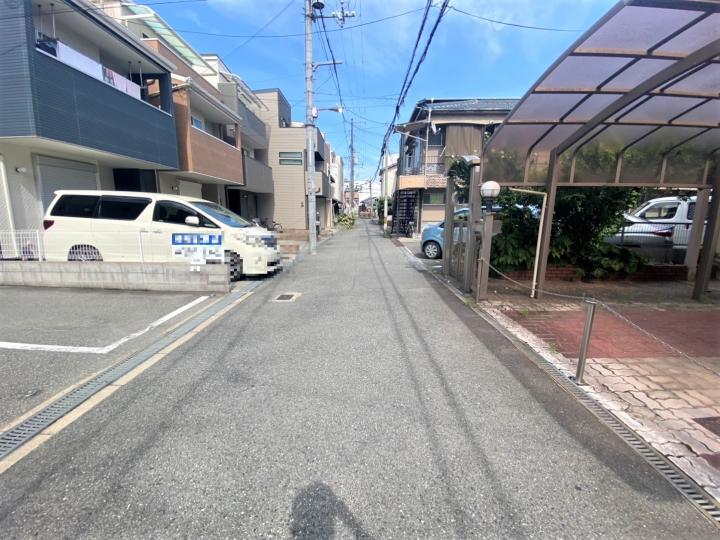 前面道路幅員は約4.0mとなり、車の通行も問題ございません。