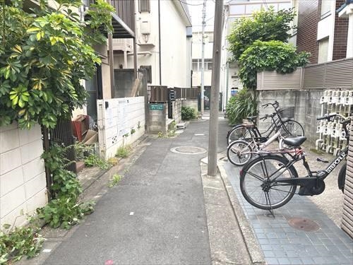 前面道路(2025年6月撮影)