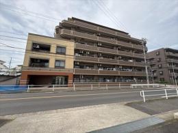 ローレルコート植田ヒルズの外観