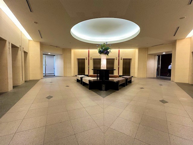 1階エレベーターホール
