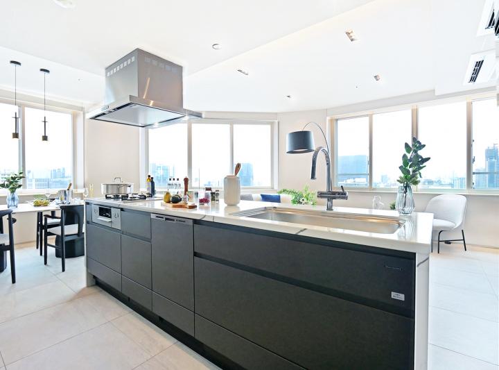 開放的なアイランドキッチン