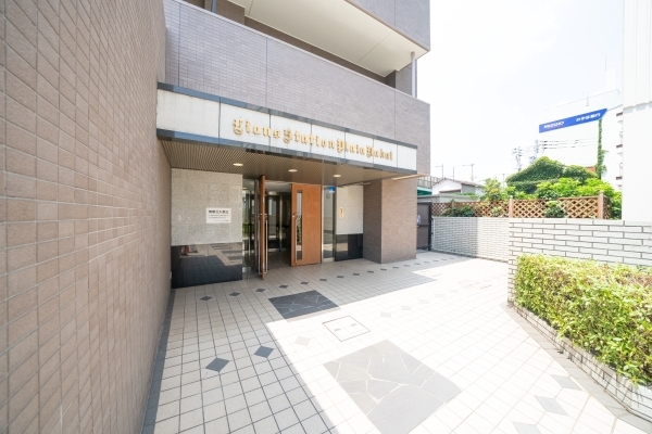 重厚感のあるエントランス