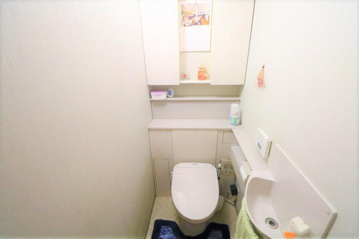 温水洗浄機能付きトイレです。
