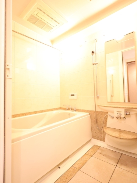 浴室換気乾燥機付きなので、天候や季節に関係なく洗濯可能です