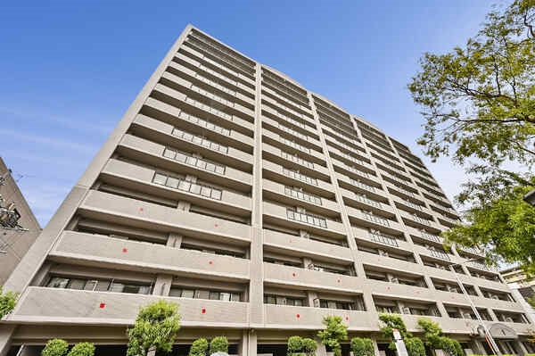 三菱地所分譲「パークハウス」シリーズ。三菱地所コミュニティによる日勤管理、オートロック付き。