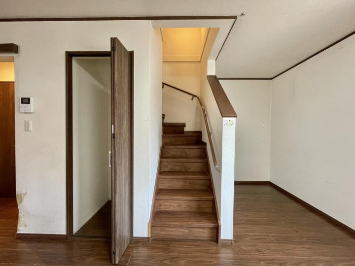 ■階段横には書斎コーナーもございます