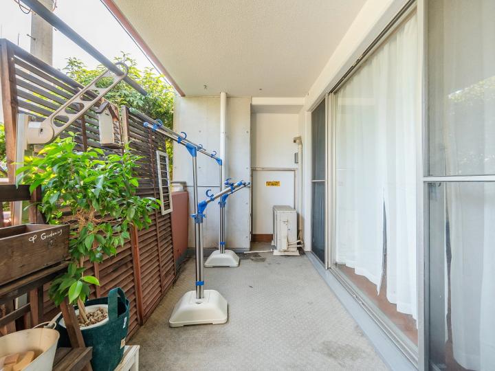 バルコニーにはお掃除に便利なスロップシンクがございます。