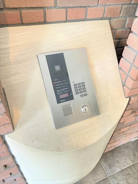 エントランスにはオートロックセキュリティがございます。