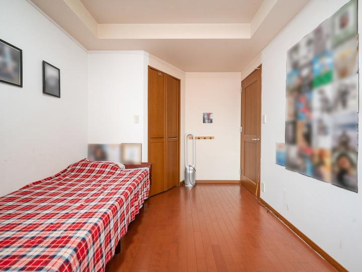 洋室(約7.0帖)にはウォークインクローゼットがございます。