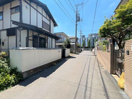 【現地前面道路2025年7月撮影】