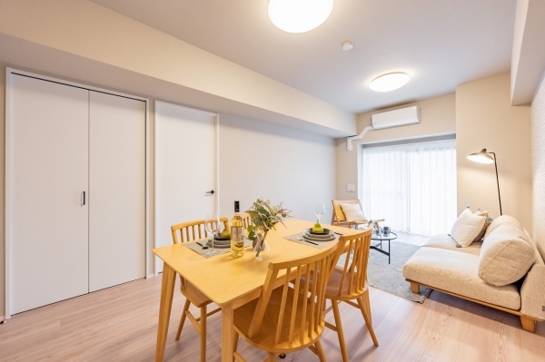 リビングにも収納箇所を備えています