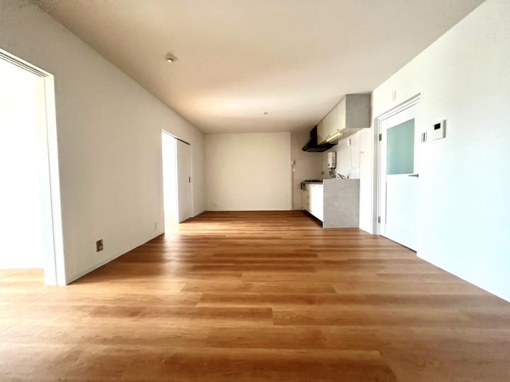 ~フロアタイル交換、全室クロス張替え~