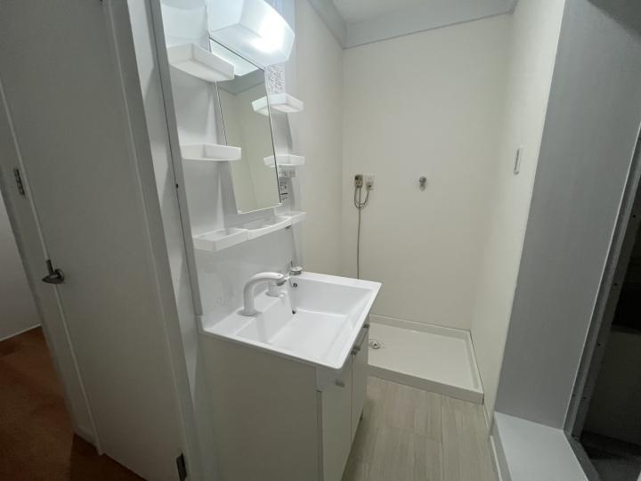 ~洗面台交換、室内洗濯機置場有~