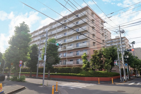 千代田・常磐線「新松戸」駅徒歩6分。複数沿線利用可能な立地。徒歩5分圏内に生活に便利な施設が充実