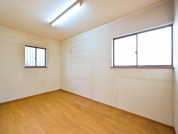 約4.8帖の納戸です