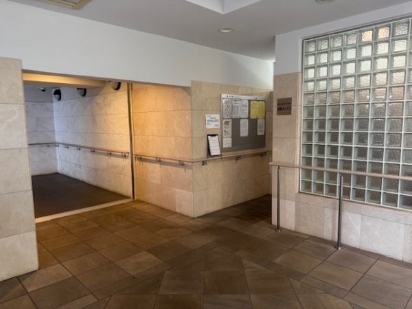 エントランスホール