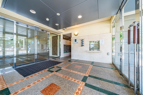 エントランス…オートロックシステムつき