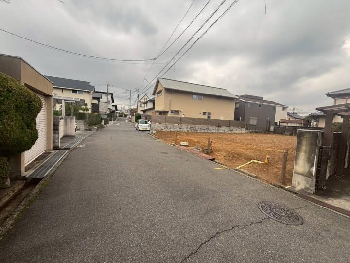 【前面道路含む現地写真】