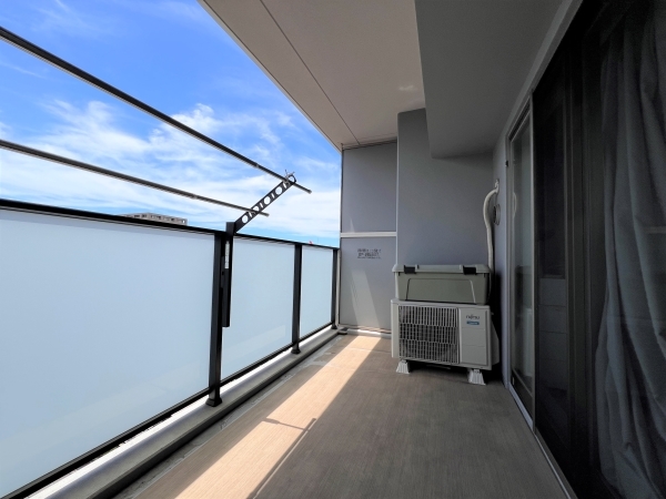 奥行きが最大1.9mの広々とした南西向きバルコニーです。