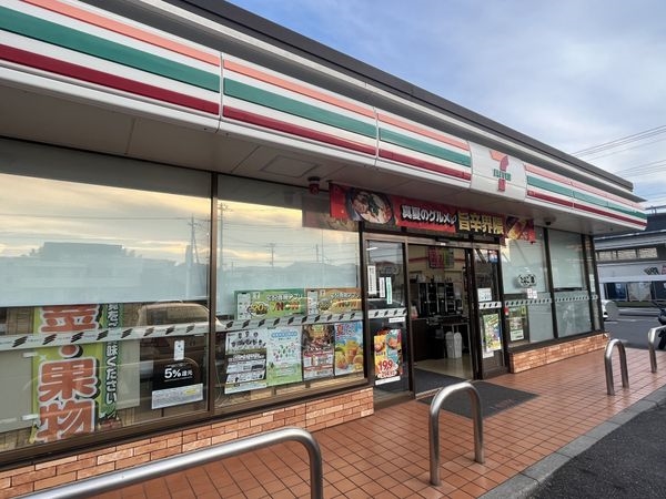 セブンイレブン流山おおたかの森西店 約500m