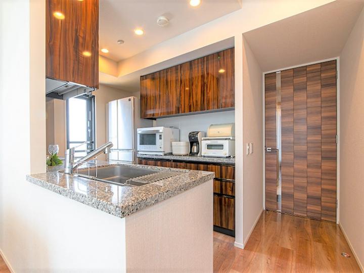 西側に開口部がございます