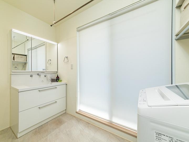 洗濯後はそのまま隣のバルコニーへ