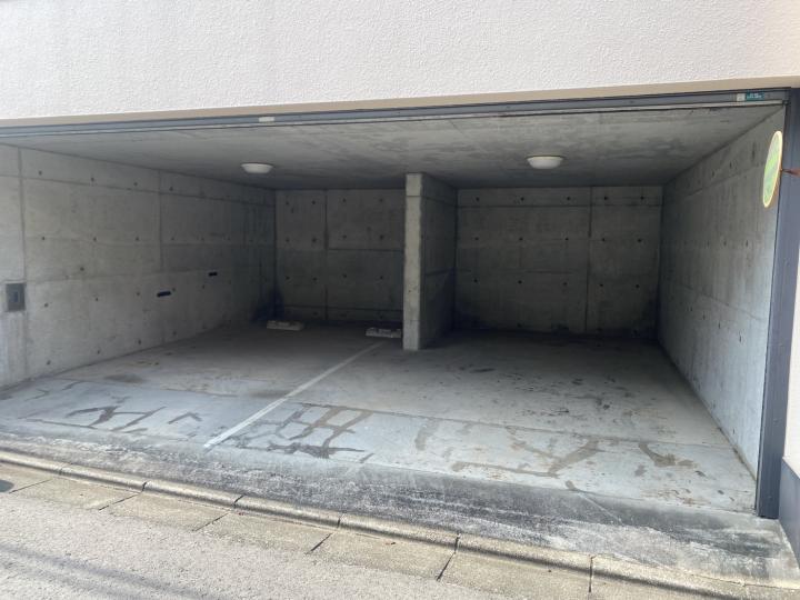 【駐車場】2台駐車可能(車種制限有)