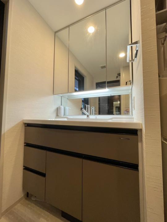 ■三面鏡タイプの洗面化粧台