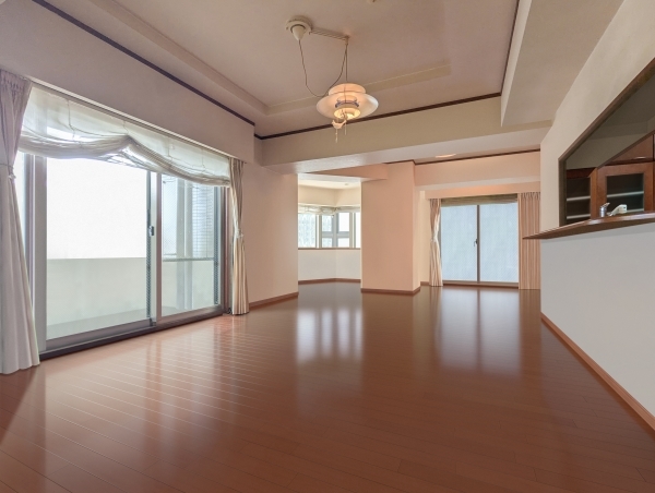 リビングダイニング（現況写真と間取り図面をもとにＣＧで作成したリフォームイメージです）