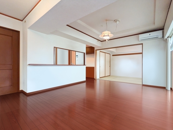 リビングダイニング（現況写真と間取り図面をもとにＣＧで作成したリフォームイメージです）