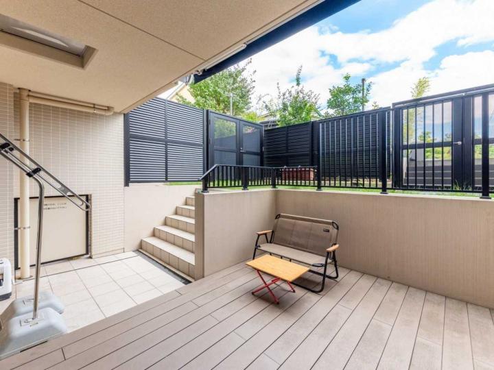 専用庭・テラス：専用庭より専用使用権付駐車場へ出入りが可能です。