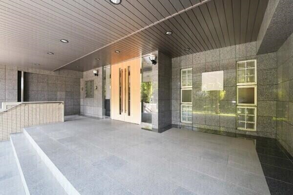 三菱地所コミュニティによる日勤管理体制やオートロックが採用され、防犯面に配慮されています。