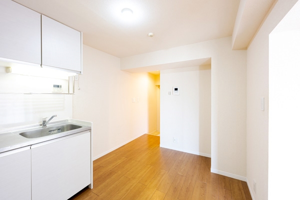 2013年10月内装リフォーム実施済:キッチン・浴室交換、クロス貼替、フローリング張替、建具交換 他