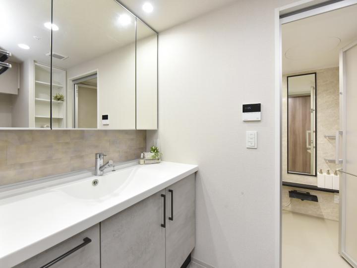 ■3面鏡の洗面化粧台です!