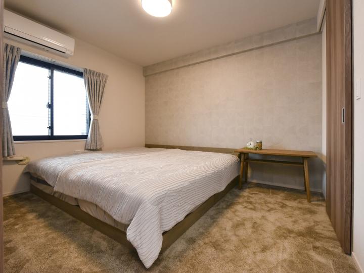 ■主寝室は絨毯でございます!ウォークインクローゼットがございます!