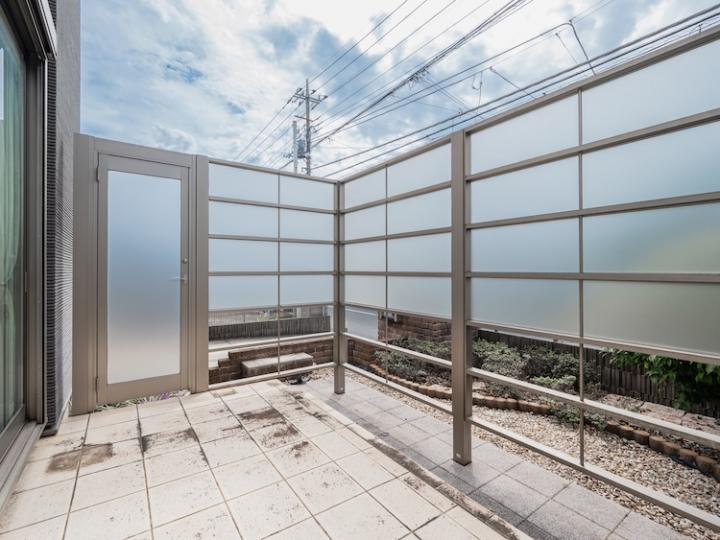 1Fテラス 目隠しフェンスございます