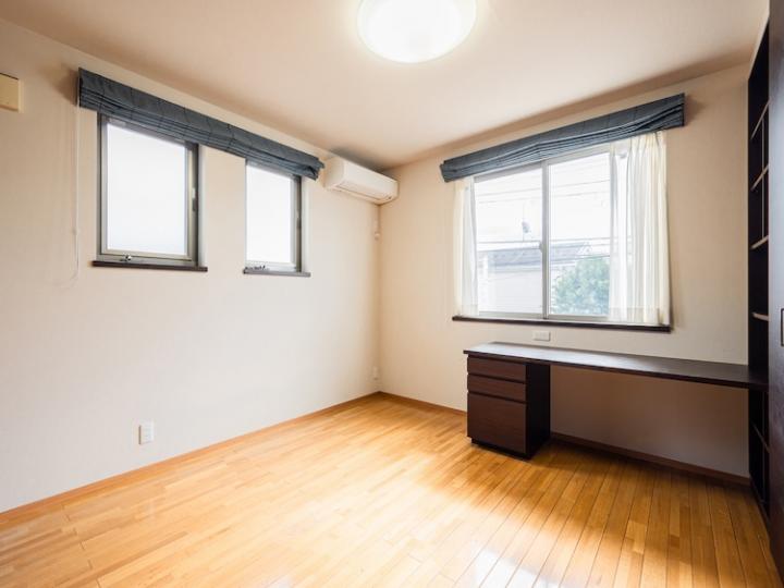 2F7.8帖洋室 床材は無垢材です(オーク)